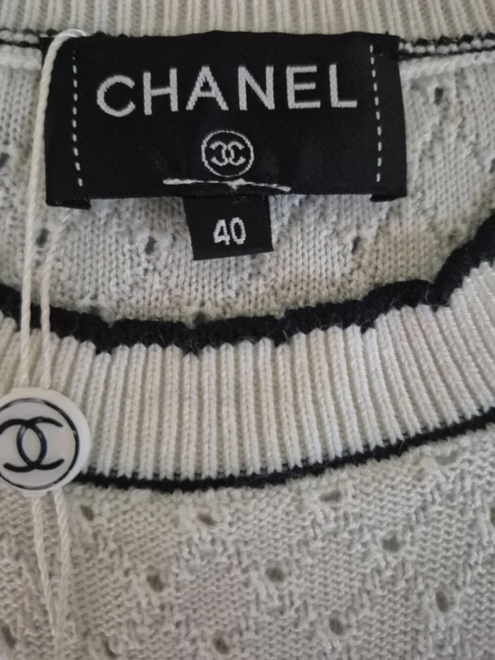 CHANEL 2024 Ivory Black Knit Sweater Top Beaded CC No. 5 Logo Size 40 New